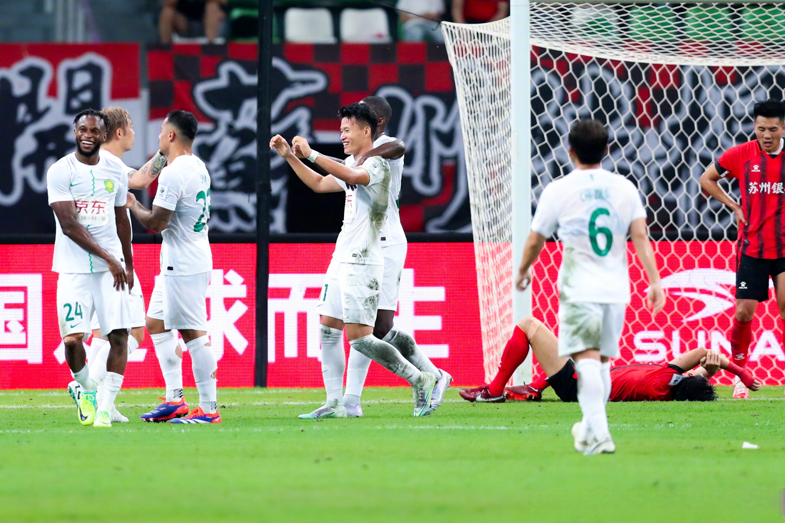 关于国安主场战胜对手领先积分，球队备战中期比赛的信息