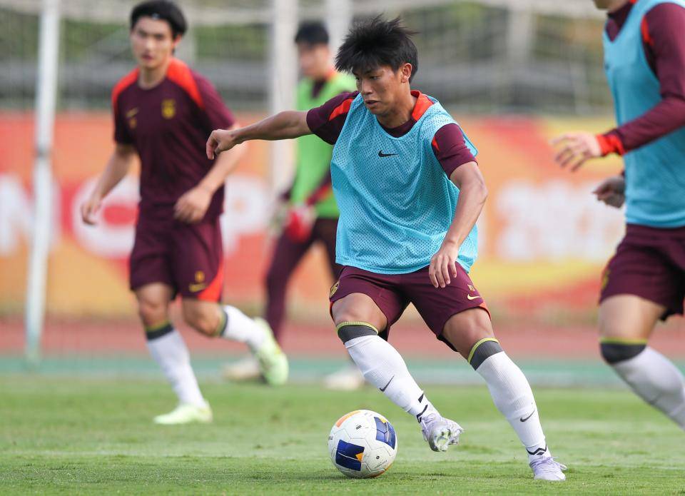 国内足球壮举:球队备战亚洲杯 国内足球壮举:球队备战亚洲杯