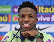 维尼修斯与国安激战正酣，补时阶段一粒世界波决定胜负！的简单介绍