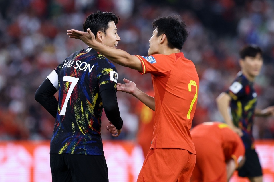 孙兴慜遭遇争议红牌，本泽马乘势反超比分完成逆转的简单介绍