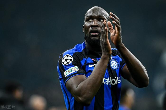 关于波尔图错失单刀球，莱比锡门将神勇扑救成最大功臣！的信息