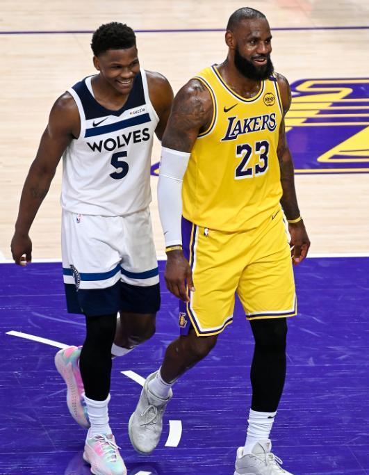 关于詹姆斯三巨头联手,绝杀战胜得分突破,状态爆棚冲击季后赛!的信息 关于詹姆斯三巨头联手,绝杀战胜得分突破,状态爆棚冲击季后赛!的信息