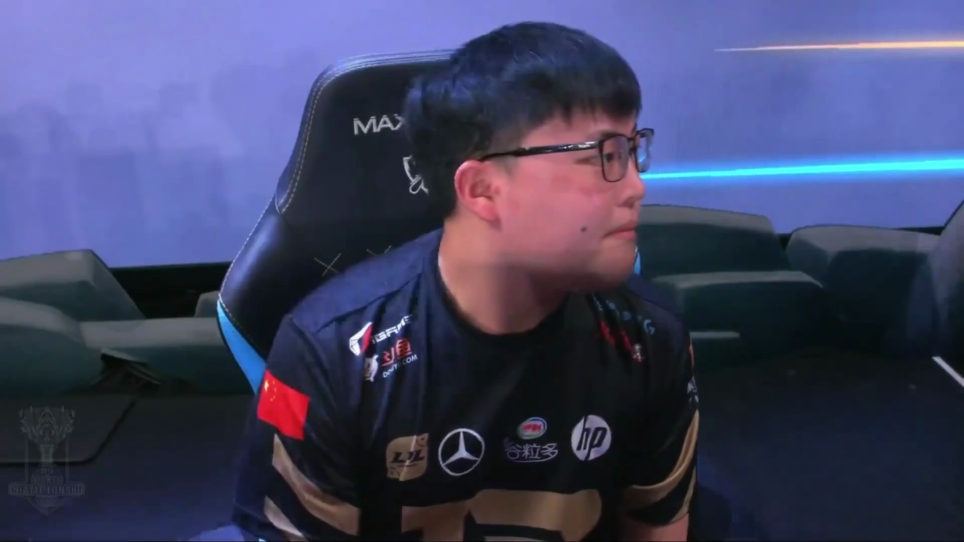 Uzi在美国队比赛中挺进下一轮,战术调整引发热议! Uzi在美国队比赛中挺进下一轮,战术调整引发热议!