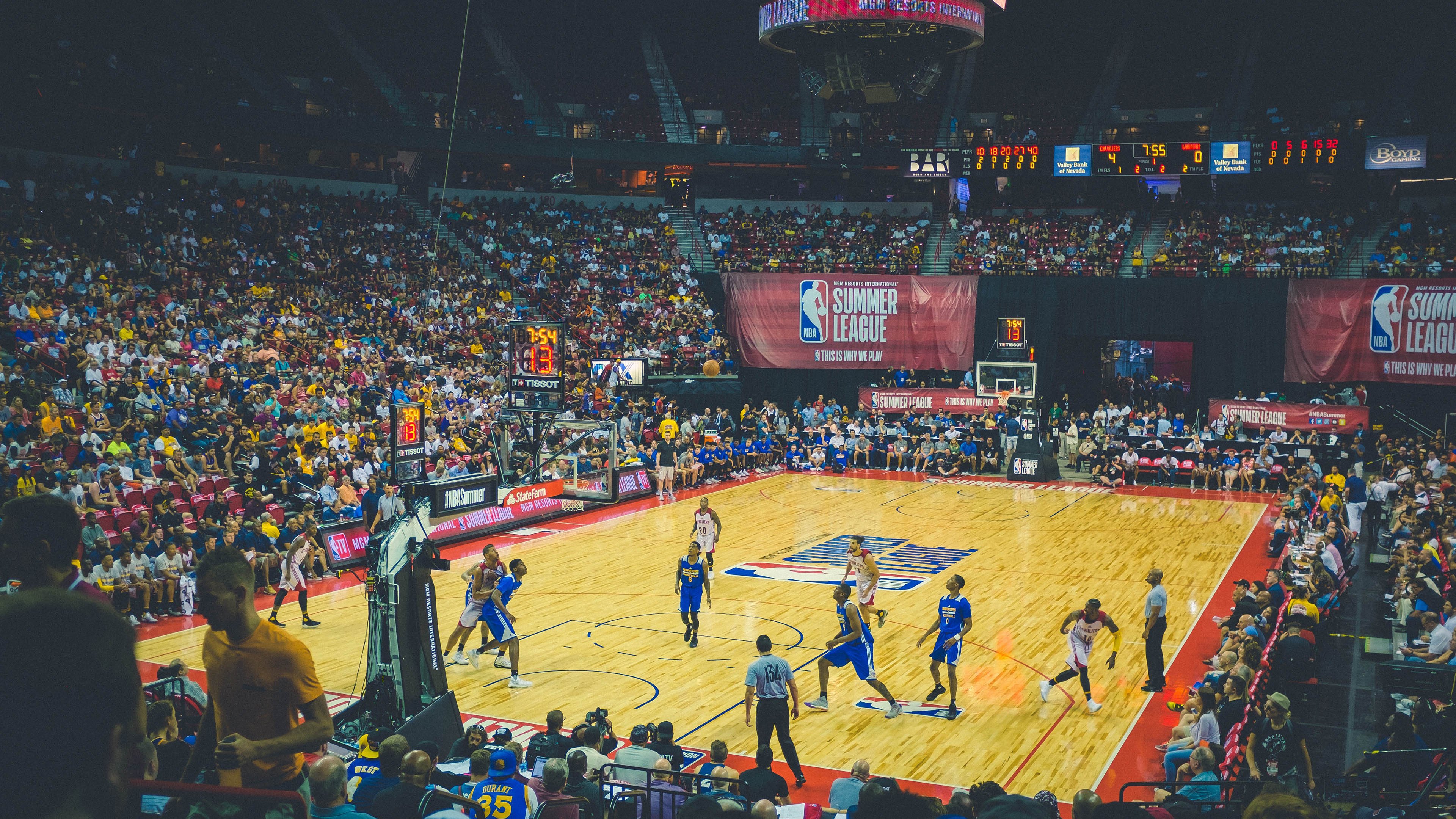 TheShy遭遇三连败,湖人教练面临压力!